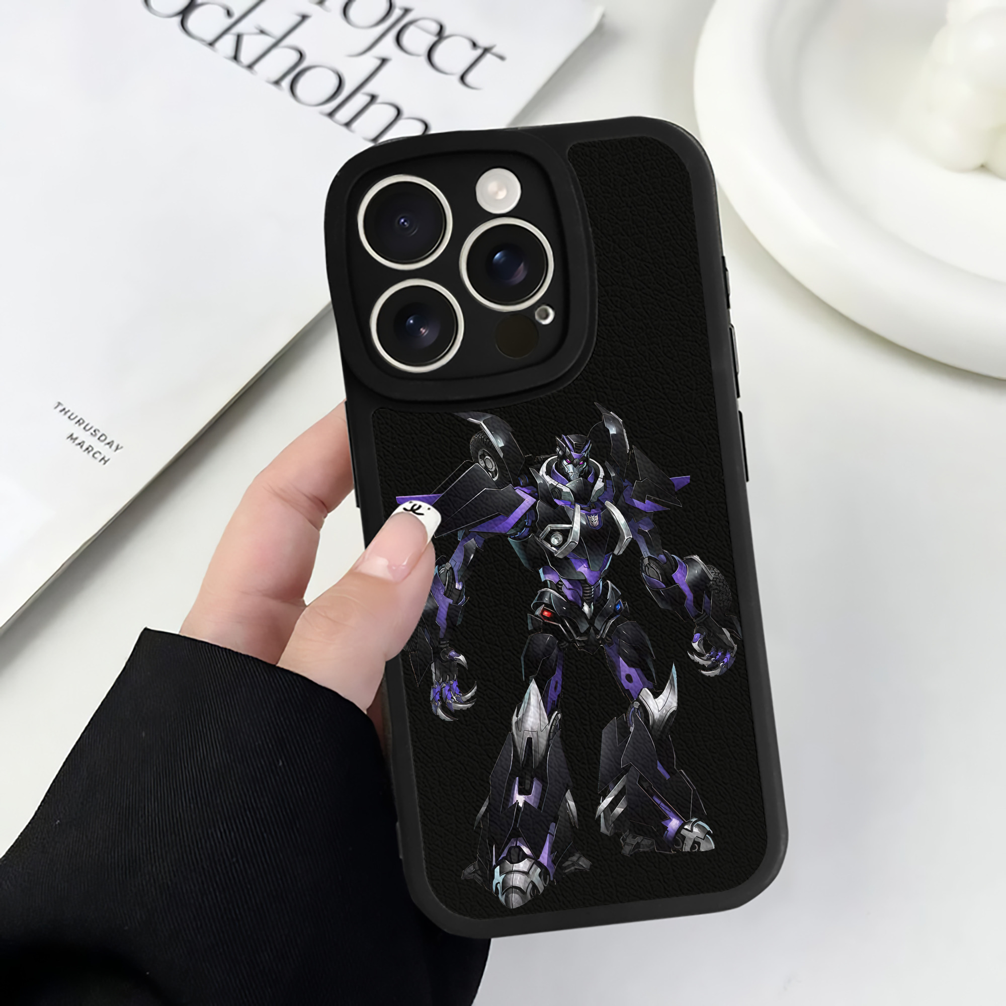 （画像用） Transformers トランスフォーマー 【iPhone 16シリーズ対応】シリコンスマホケース（レザー調） 材質：シリコン